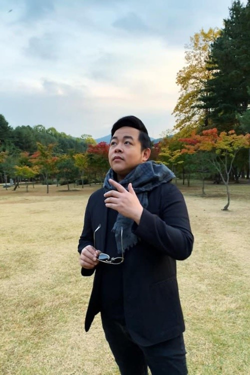 Trong nhiều năm, Quang Lê giấu kín việc từng lấy vợ. Nam ca sĩ chia sẻ trên Vietnamnet, trong một lần về Việt Nam thăm quê, anh và vợ được hai gia đình giới thiệu. Ảnh: Vietnamnet.