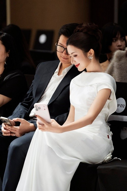 Sau 2 năm cưới, vợ chồng Ngọc Huyền vẫn ngọt ngào như thời mới yêu. Ảnh: FB Ngọc Huyền.