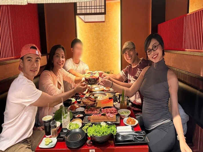 Lê Thu Trang chia sẻ trên trang cá nhân: "Chị em tôi đã đạt đủ KPI cho năm nay. Chào mừng bé Na đến gia đình của mom Trang và mom Hen". Ảnh: FB H'hen Niê.