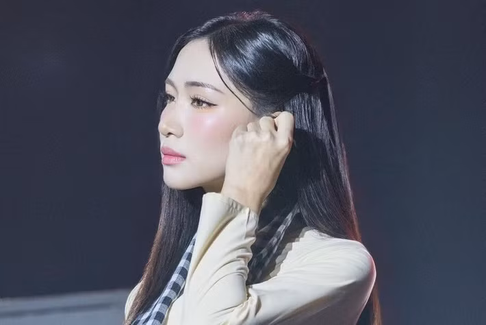 Hòa Minzy quyên góp 100 triệu đồng cho bà con vùng lũ. Ảnh: FB Hòa Minzy.