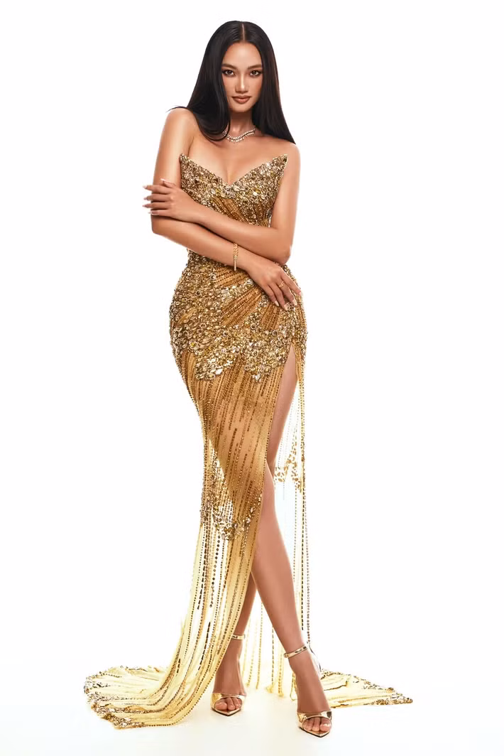 Quỳnh Anh là Á hậu 1 Miss Universe Vietnam 2024. Cô cao 1m75, có số đo ba vòng 82-62-93cm.