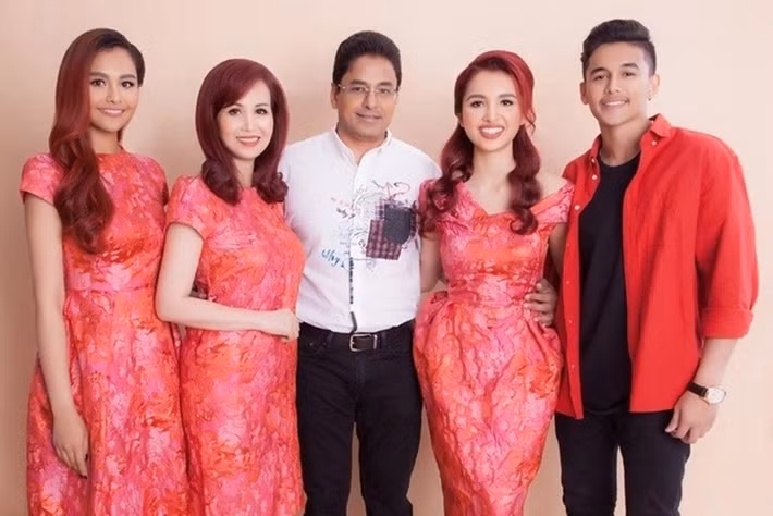 Hoa hậu Việt Nam 1990 chia sẻ trên Vietnamnet, cô luôn cảm thấy may mắn khi có một gia đình hạnh phúc, được chồng yêu thương hết mực và các con ngoan ngoãn hiếu thảo. Ảnh: VOV.