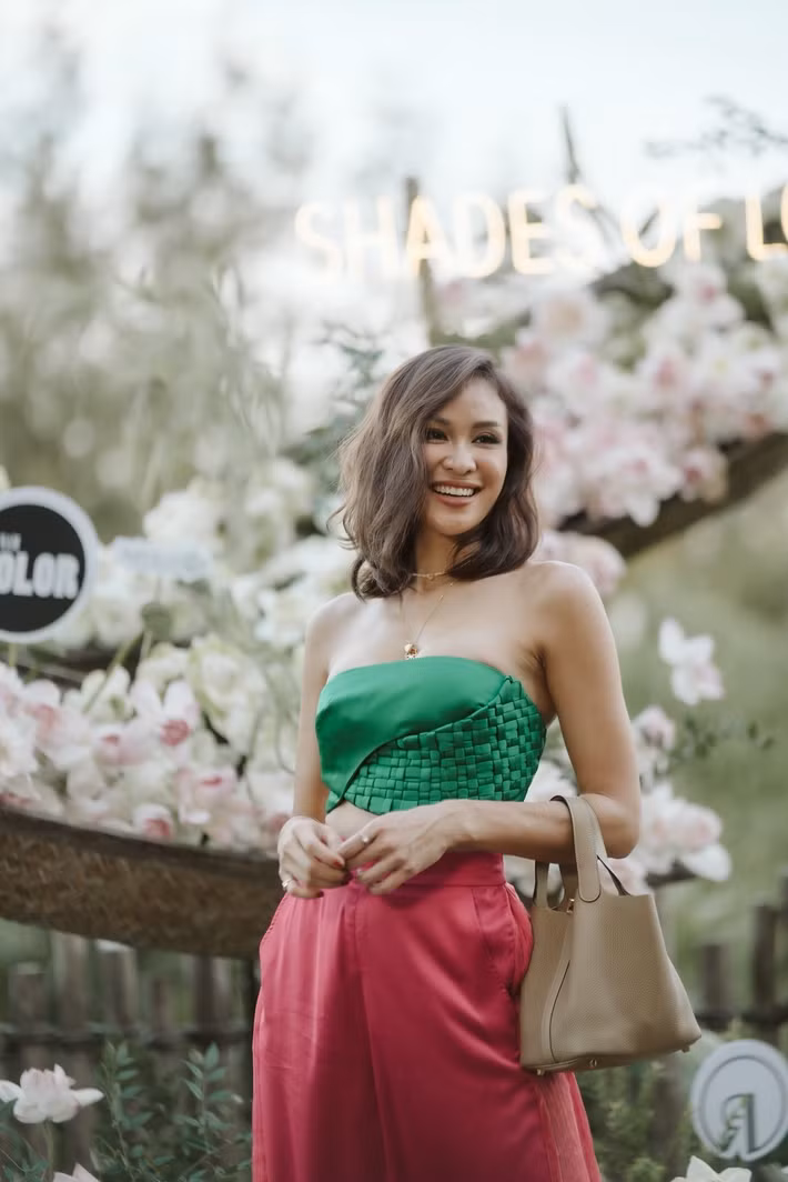 Phương Mai chia sẻ trên Tiền Phong, cô thực sự hạnh phúc và nhẹ nhõm khi cuối cùng cũng giải quyết xong chuyện ly hôn. “Nếu nói sau đây tôi sẽ bắt đầu cuộc sống mới thì không đúng, chính xác là tôi quay trở lại với cuộc sống cũ tốt đẹp mà tôi đã bỏ dở mấy năm nay. Tôi háo hức khi được quay trở lại với thế giới riêng của mình", nữ MC bày tỏ. Ảnh: MC Phương Mai.