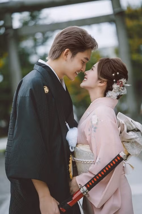 Đình Tú và Ngọc Huyền công khai hẹn hò sau một thời gian vướng nghi vấn tình cảm. "Thôi không giấu nữa. Tôi yêu em Ngọc Huyền", nam diễn viên bày tỏ. Ảnh: FB Đình Tú.