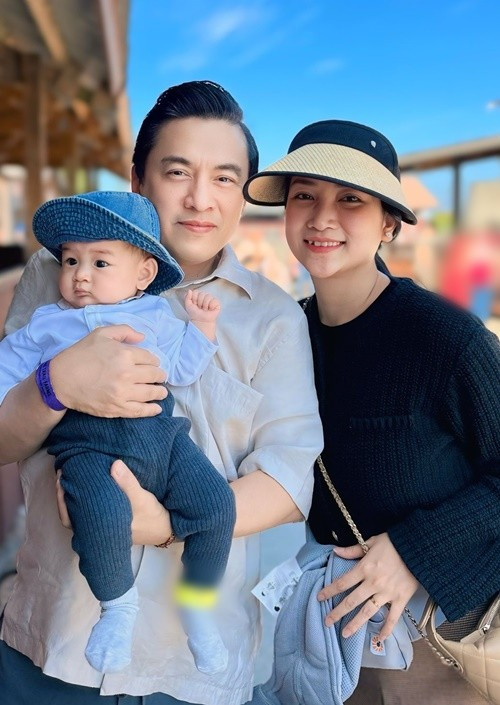 Yến Phương - Lam Trường chào đón con trai Liam gia nhập tổ ấm vào tháng 5/2025. Năm 2017, cả hai có con gái Phoebe. Ảnh: FB Yến Phương.