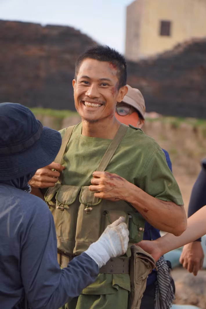 “15kg không phải bằng lời nói, 15kg là cả một người bạn đồng hành. Từng cân nặng (1kg) rời khỏi cơ thể mang theo 4 ngày cố gắng: 78 tầng thang bộ, 4800 cái nhảy dây, 2 tiếng bơi lội, 20km đi/chạy bộ,”, Tạ của Mưa đỏ cho hay. Ảnh: FB Phương Nam.