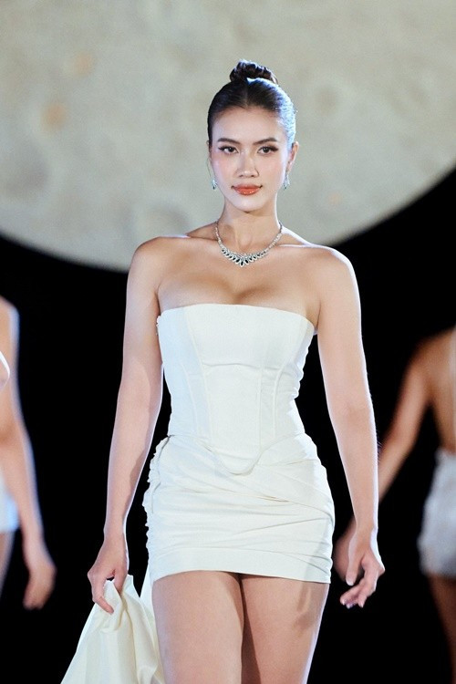 Minh Nhàn khoe vóc dáng săn chắc ở Hoa hậu Hoàn vũ Việt Nam 2025. Ảnh: FB Minh Nhàn.