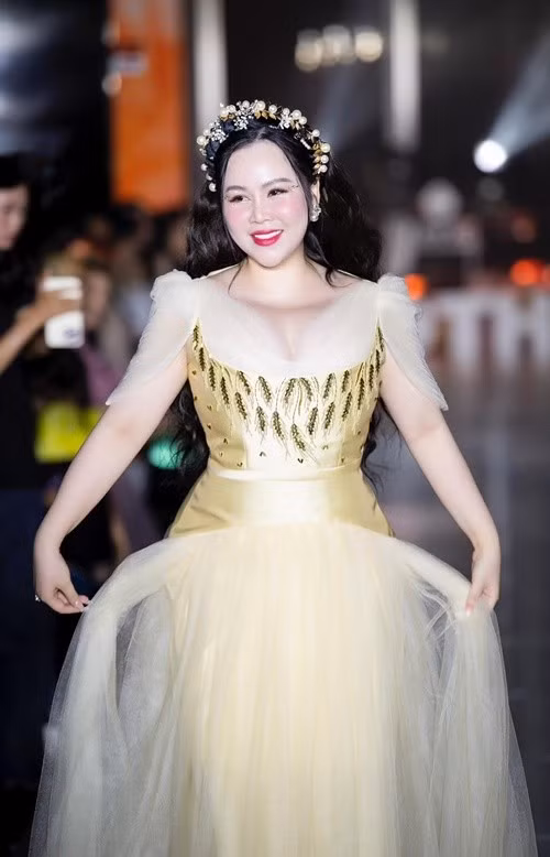 Trương Phương tự tin khi làm người mẫu trên sàn diễn thời trang. Ảnh: Vietnamnet.