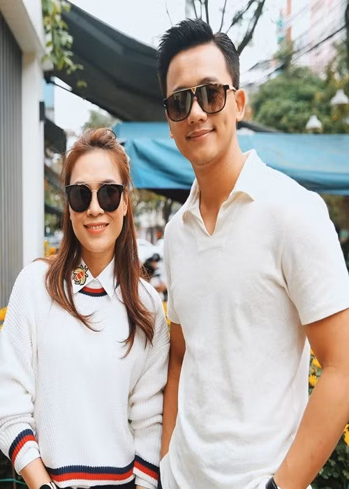 "Ai đã theo dõi chị Tâm đều sẽ thấy những show diễn của chị rất cảm xúc, phải nói là đỉnh cao nên mình thích thì mình share thôi. Giống như khi xem một bộ phim hay, Phến cũng giới thiệu với bạn bè thì mình yêu quý chị Tâm, thích những show diễn, những dự án của chị mình share cho mọi người biết. Phến cũng như những fan khác của chị Tâm, fan cuồng luôn cũng được", Mai Tài Phến nói.Ảnh: FB Mai Tài Phến.