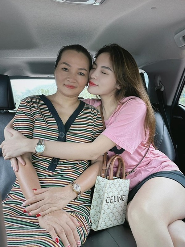 Người đẹp sinh năm 1996 cho biết, cô dần học cách độc lập để ngày càng trưởng thành. Ảnh: FB Kỳ Duyên.