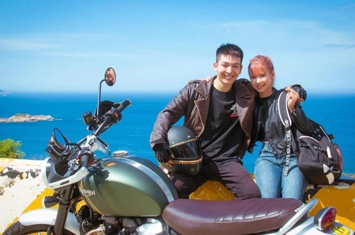 "Cuộc sống hai người hiện tại rất vui, do đó, cứ sống với nhau như vậy. Đến thời điểm nào, chúng tôi thấy cần có con sẽ tính tiếp", nam ca sĩ bày tỏ. Ảnh: Znews.