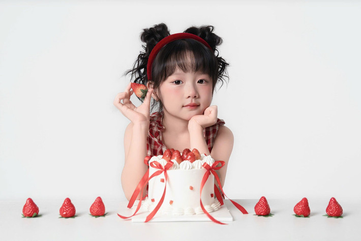 Ái nữ nhà Quách Ngọc Tuyên gây thương nhớ nhờ gương mặt bầu bĩnh, đôi mắt to tròn, trong veo, làn da trắng hồng.