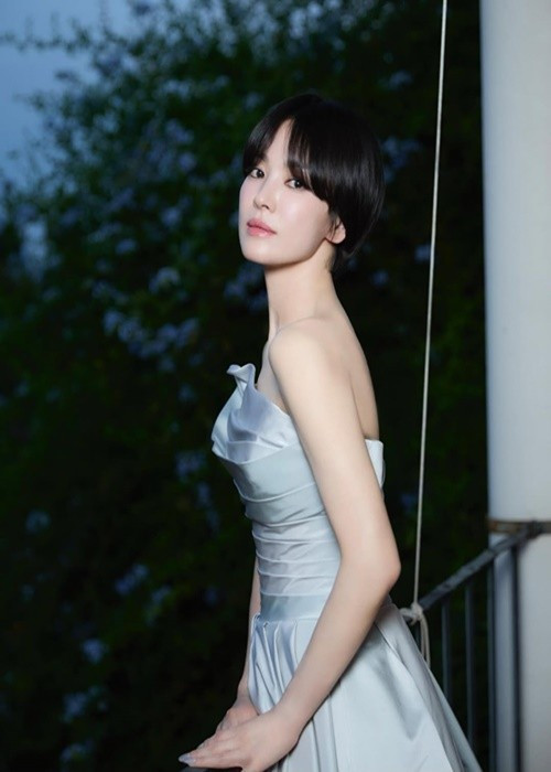 Nữ diễn viên để tóc ngắn cá tính ít tháng qua. Ảnh: Instagram Song Hye Kyo.