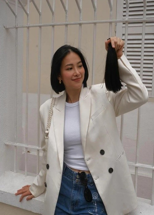 Hoa hậu Phương Khánh dành tặng tóc cho các bệnh nhân ung thư vào tháng 4/2022 và tháng 12/2023. Ảnh: FB Phương Khánh.