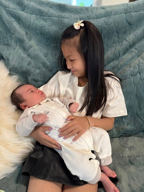 Bé Liam chào đời ở Mỹ. Ảnh: FB Yến Phương.