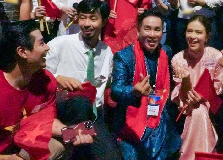 Phía Đen Vâu từng chia sẻ trên trang cá nhân, anh sẵn sàng chia sẻ thành thật với khán giả khi thấy bản thân đã suy nghĩ thấu đáo về những việc liên quan đến đời sống cá nhân. Ảnh: FB Hoàng Thùy Linh.