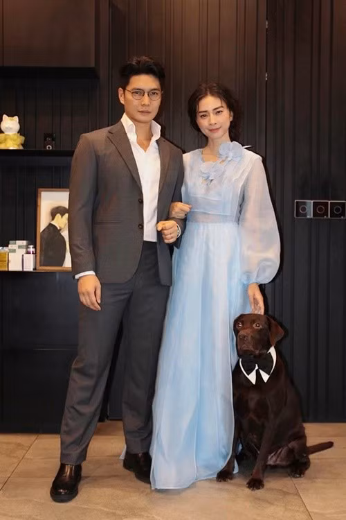 “Anh luôn đứng sau tôi ủng hộ, hỗ trợ những gì tôi cần. Khi hạnh phúc đủ đầy, sự cho đi của mình càng thêm vững bền, ý nghĩa. Việc có ông xã đồng hành cùng mình là một điều tuyệt vời mà tôi nhận được', Ngô Thanh Vân cho hay. Ảnh: FB Ngô Thanh Vân.