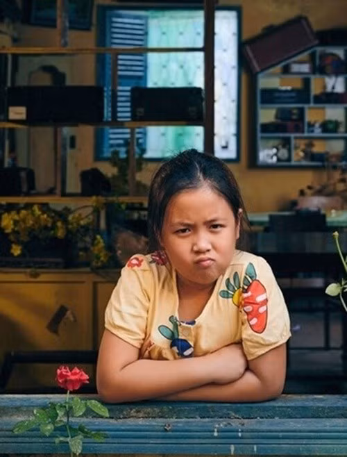 Năm 2021, Ngân Chi gây chú ý khi đóng vai con gái Trấn Thành trong phim điện ảnh Bố già. Ảnh: Vietnamnet.