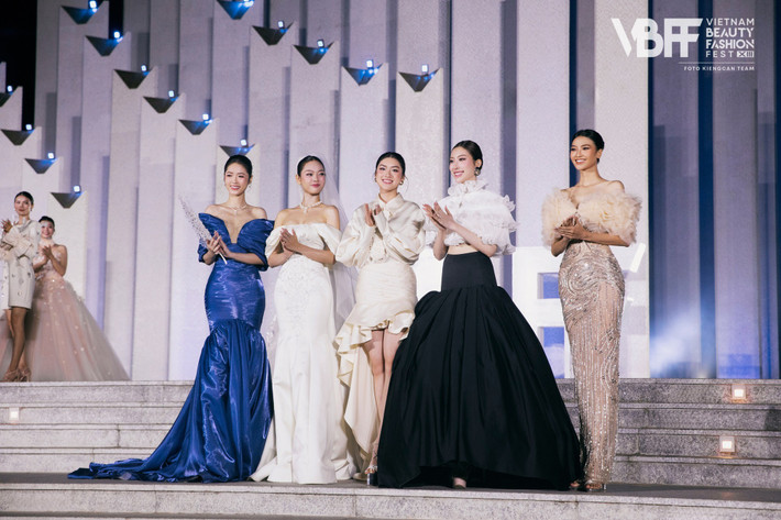 Không ngoài dự đoán, Tuyên Dương góp mặt trong top 5 đề cử Người đẹp Thời trang thuộc khuôn khổ cuộc thi Miss World Vietnam 2025. Top 5 đề cử giải thưởng này còn gồm: Nguyễn Lan Nhi, Huỳnh Bích Thoại, Ngô Thị Kiều Anh và Phan Phương Oanh.