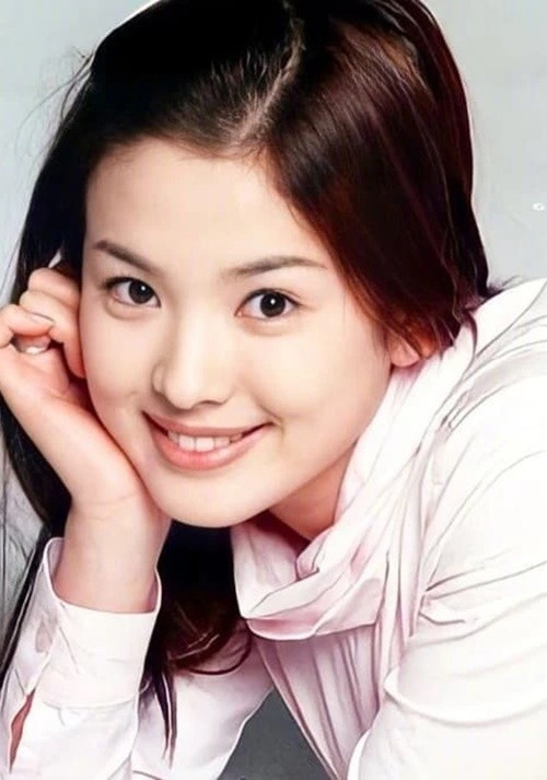 Sinh năm 1981, Song Hye Kyo sở hữu vẻ đẹp cuốn hút từ những ngày đầu bước vào làng giải trí Hàn Quốc. Ảnh: Znews.