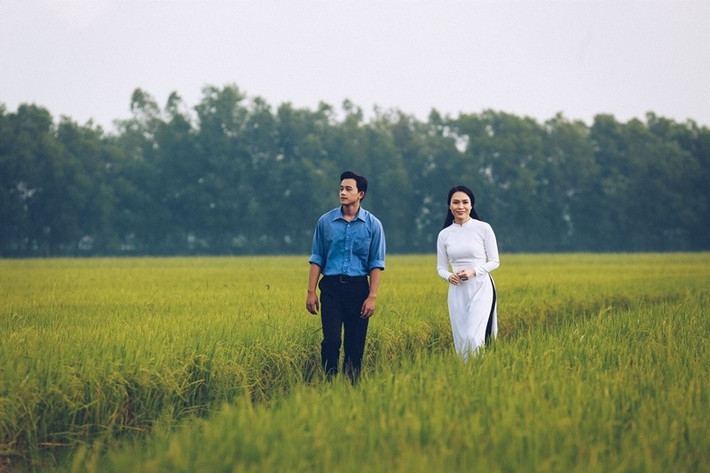 Theo VOV, Mỹ Tâm cùng đạo diễn Nguyễn Tuấn Anh chọn lọc kỹ lưỡng từ danh sách 20 diễn viên nam để tìm ra gương mặt phù hợp đảm nhiệm vai nam chính trong MV Đừng hỏi em. Sau nhiều lần cân nhắc, Mai Tài Phến được chọn để thực hiện những cảnh quay khó, đòi hỏi nhiều kinh nghiệm diễn xuất và thể hiện tâm lý nhân vật. Ảnh: Người Đưa Tin.