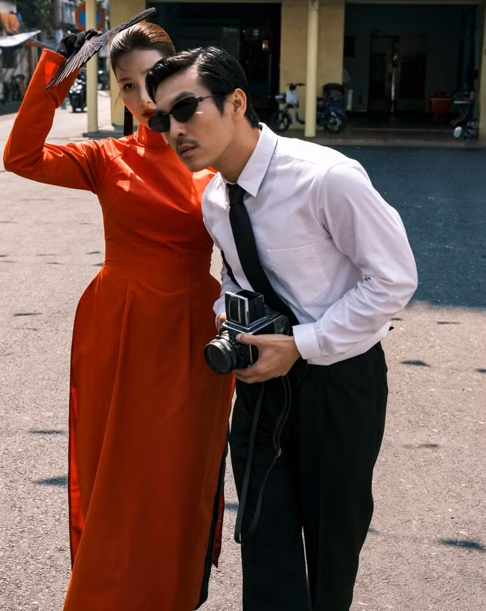 Chia sẻ về tình bạn 17 năm, Diễm My viết: “17 năm làm bạn, đi cùng nhau qua những mùa xuân lặng lẽ. Chứng kiến những thăng trầm, lớn lên và ở lại”. Ảnh: Tùng Salie.
