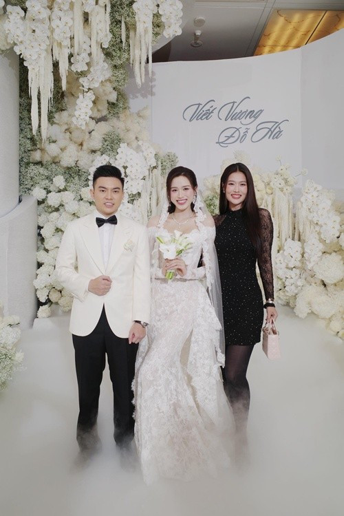 Hoa hậu Đoàn Thiên Ân khoe ảnh dự hôn lễ của Đỗ Thị Hà. Ảnh: FB Đoàn Thiên Ân.