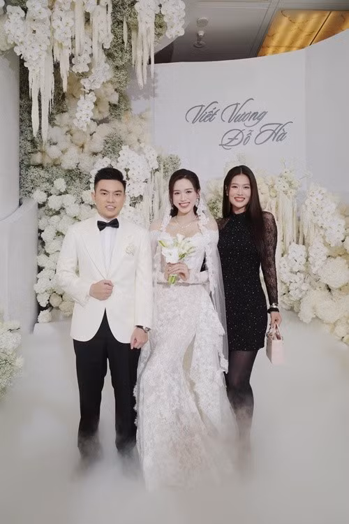 Hoa hậu Đoàn Thiên Ân khoe ảnh dự hôn lễ của Đỗ Thị Hà. Ảnh: FB Đoàn Thiên Ân.