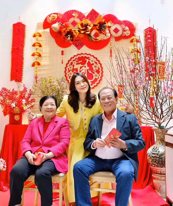 Suốt nhiều năm hoạt động nghệ thuật, Mỹ Tâm luôn nhận được sự ủng hộ, đồng hành từ gia đình – chỗ dựa tinh thần vững chắc để cô giữ được sự cân bằng giữa sự nghiệp và đời sống riêng.