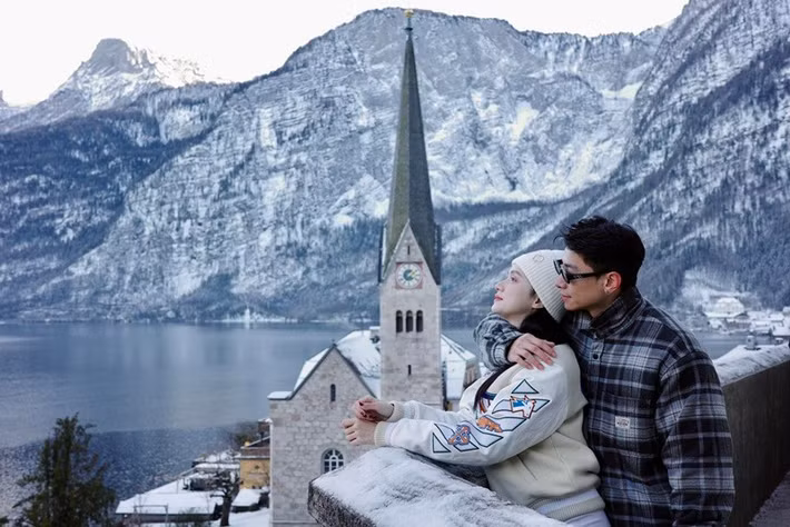 Khoảnh khắc tình tứ giữa Hoa hậu Hương Giang và Phú Cường trong một chuyến đi nước ngoài thu hút sự quan tâm của người hâm mộ. Ảnh: FB Phú Cường.