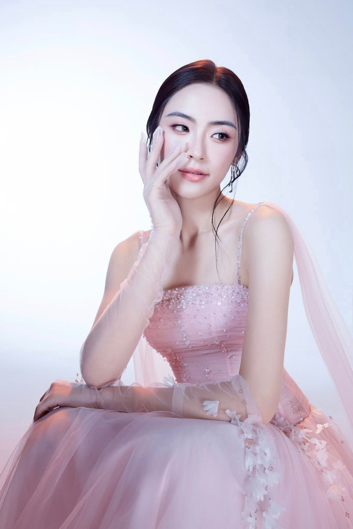 Nguyễn Thị Vân Nhi sở hữu vòng ba 95cm. Cô nổi bật trong vòng chung kết Hoa hậu Việt Nam 2024 nhờ vẻ đẹp trong trẻo, thanh thoát. Ảnh: FB Vân Nhi