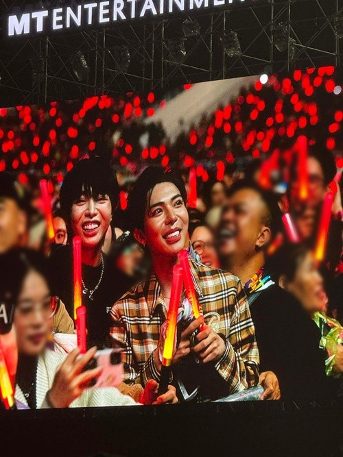 Ca sĩ Erik cũng xem concert của Mỹ Tâm vào tối ngày 13/12. Ảnh: VTV.