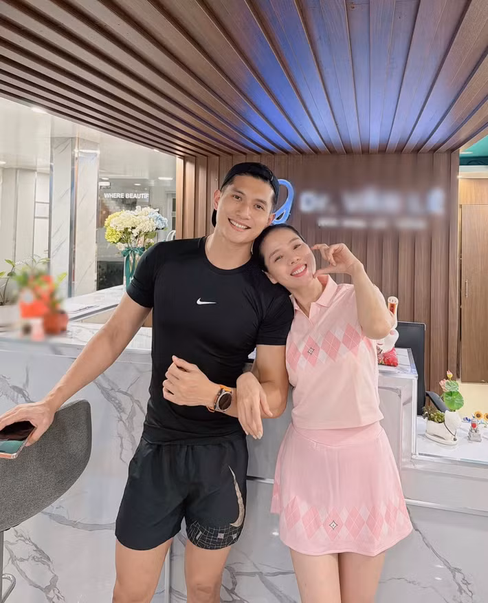 Lâm Bảo Châu tiết lộ khi ở bên nhau, cô và Lâm Bảo Châu sẽ thoải mái hơn và mọi người chắc chắn sẽ 'sốc' khi chứng kiến Lâm Bảo Châu lúc ở nhà. Ảnh: FB Lệ Quyên.