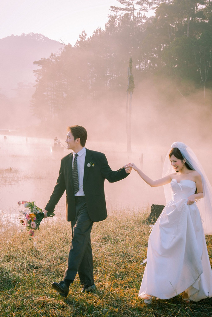 Đình Tú chiều chuộng Ngọc Huyền. Khi biết vợ mong muốn tuần trăng mật ở Nhật Bản, nam diễn viên nhanh chóng đặt vé máy bay trong tháng 11/2205. Ảnh: FB Ngọc Huyền.