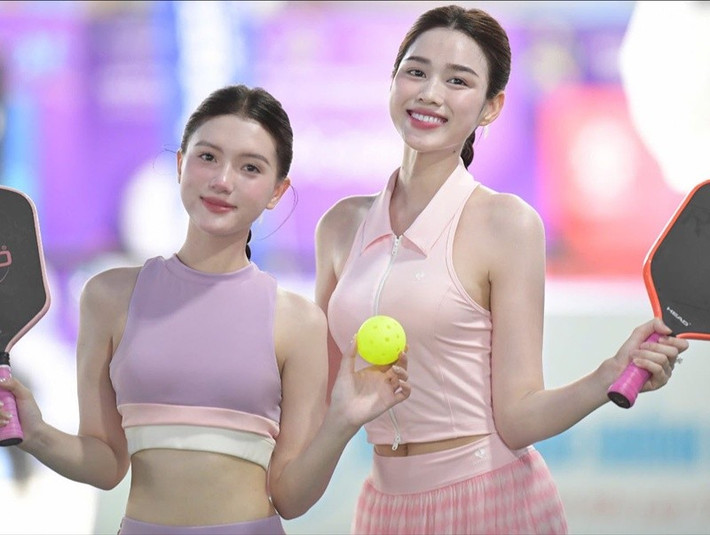 Top 35 Hoa hậu Việt Nam 2020 đăng ảnh chơi pickleball cùng Đỗ Thị Hà đồng thời viết: "Thua nhưng mà có kỉ niệm và có ảnh". Ảnh: FB Tú Quỳnh.