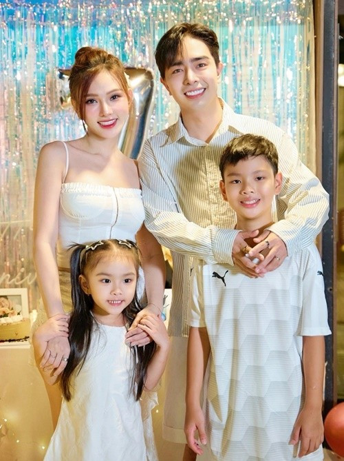 Sau 1 lần đò, có một cậu con trai, Thu Thủy tái hôn với Kin Nguyễn. Ảnh: VOV.