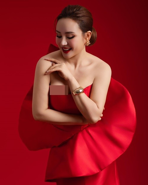 Sau 3 lần sinh nở, giọng ca Đồng xanh vẫn trẻ trung, gợi cảm. Ảnh: FB Vy Oanh.