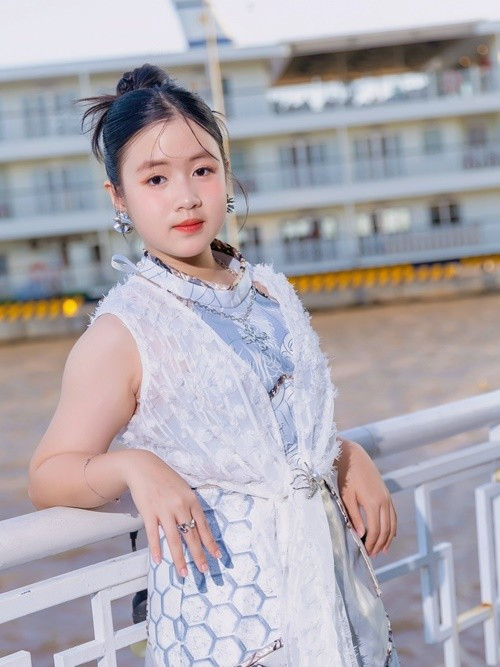 Ngoài làm người mẫu, Ngân Chi đóng nhiều bộ phim từ khi còn nhỏ. Cô nhóc từng đóng các phim Nắng 3: Lời hứa của cha, Bố già, Gạo nếp gạo tẻ, Lật mặt 7: Một điều ước, Mẹ ác ma cha thiên sứ. Ảnh: FB Ngân Chi.