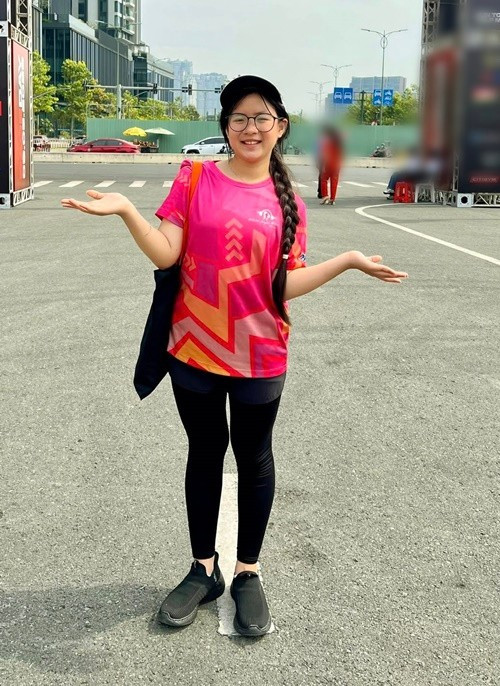 Ngân Chi tập nhiều môn thể thao như chạy bộ, pickleball để vóc dáng thon gọn. Ảnh: FB Ngân Chi.