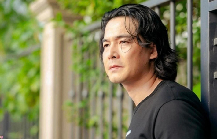 Tháng 4/2023, Quách Ngọc Ngoan xác nhận gặp khó khăn tài chính do kinh doanh không thuận lợi. Đến tháng 11/2025, chia sẻ với Znews, nam diễn viên cho biết mọi việc đã dần ổn định hơn, các đối tác tạo điều kiện để anh tiếp tục làm việc và từng bước giải quyết các vấn đề còn tồn đọng. Ảnh: Vietnamnet.