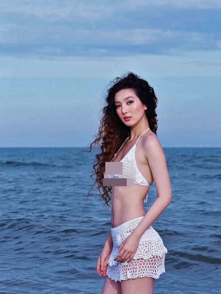 Nữ người mẫu cao 1m80 trẻ đẹp, gây mê khiến người đối diện khó rời mắt.