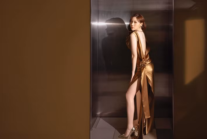 Uyển Ân sở hữu vóc dáng quyến rũ. Khi tham gia các sự kiện, cô chuộng váy áo cắt xẻ. Ảnh: FB Uyển Ân.