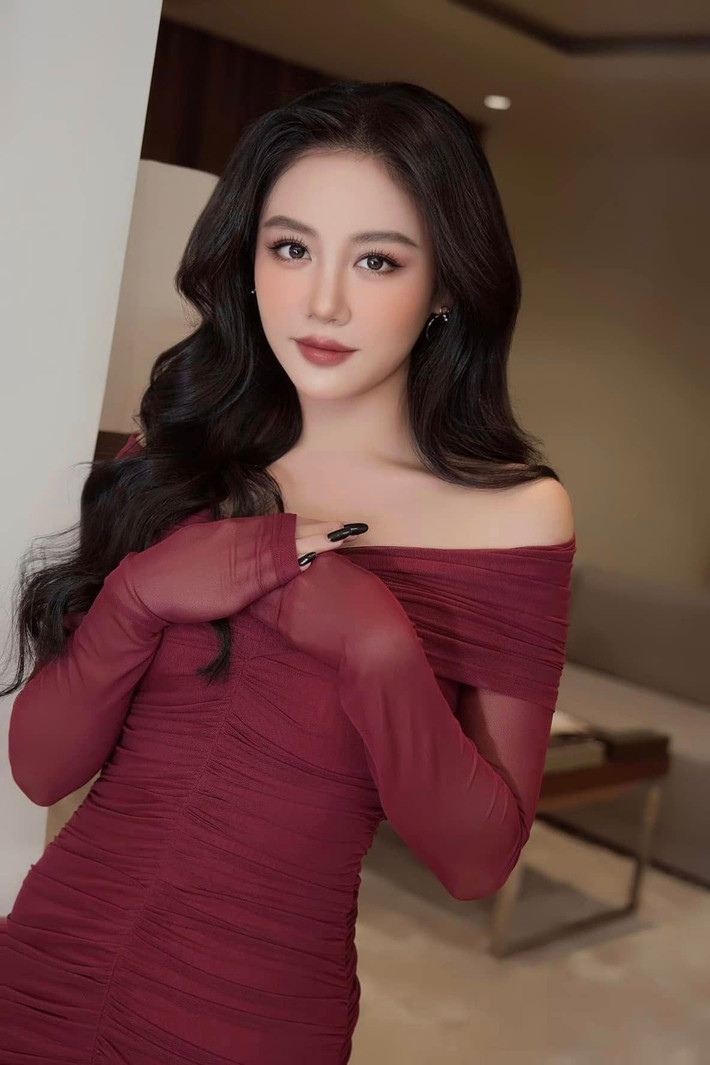 Văn Mai Hương sẽ góp mặt trong dự án phim Tết 2026 do Trấn Thành đạo diễn. Ảnh: FB Văn Mai Hương.