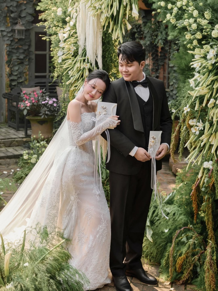 Bạn đời của cô là nhạc sĩ Andiez Nam Trương. Năm 2025, anh cầu hôn bạn gái trong chuyến du lịch tại Hàn Quốc.