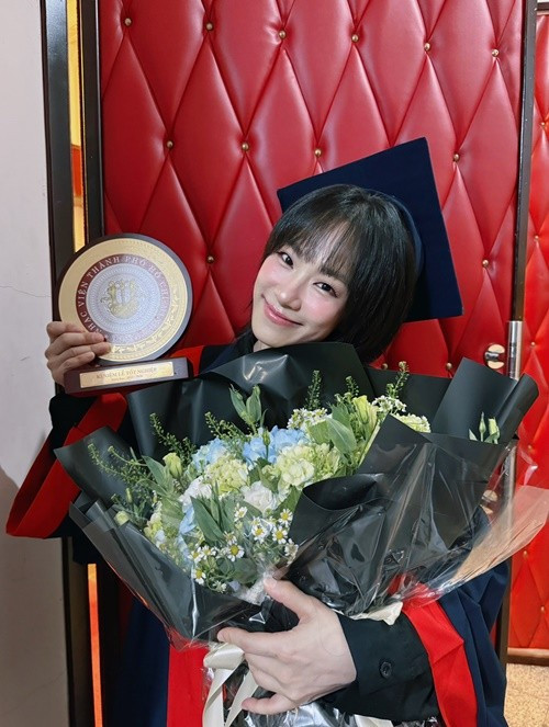 Lương Bích Hữu từng chia sẻ trên Báo Công Lý, trở thành giảng viên thanh nhạc là một giấc mơ mà cô ấp ủ từ lâu.