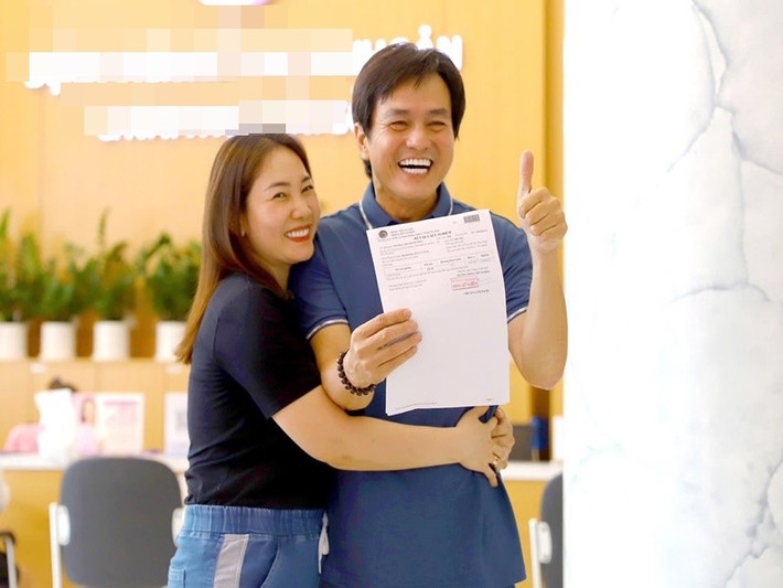 Trước đó, vợ chồng Cao Minh Đạt thăm khám tại một bệnh viện ở TP HCM. Cả hai mong có con trong năm nay. Ảnh: FB Cao Minh Đạt.