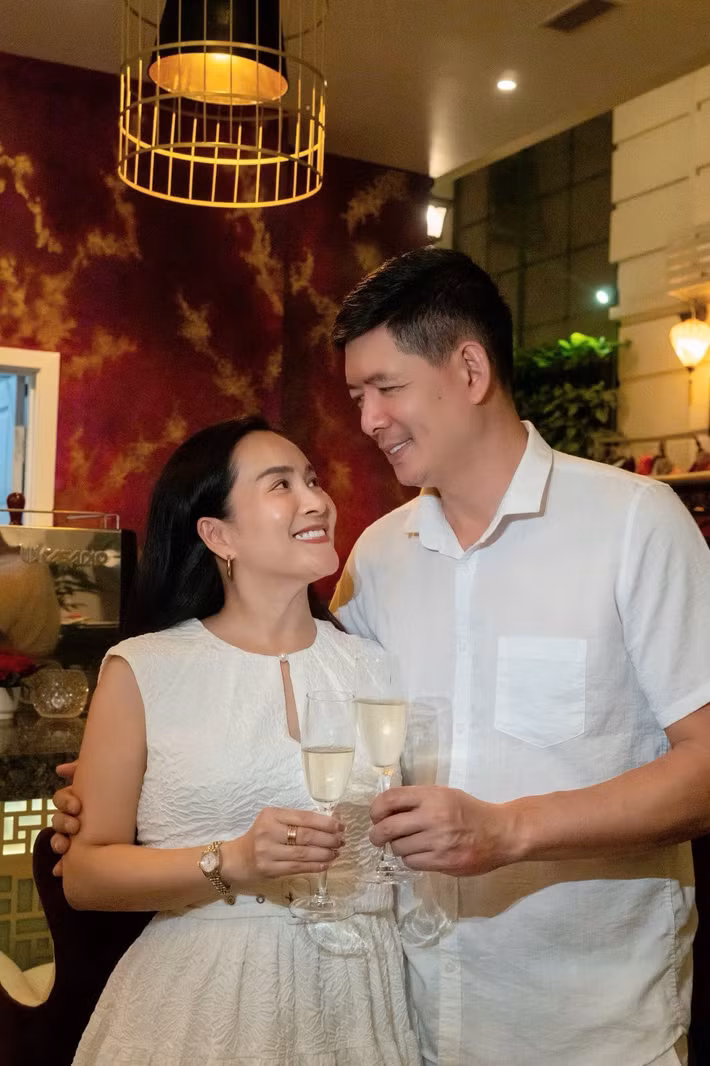 Chính sự linh hoạt giữa hai hình ảnh kín đáo và táo bạo khiến Anh Thơ nhận được sự chú ý từ công chúng.