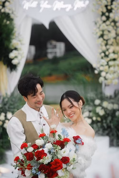 Trên trang cá nhân, Sunny Đan Ngọc viết: "Fated to love you" (tạm dịch: Định mệnh em yêu anh). Ảnh: FB Sunny Đan Ngọc.