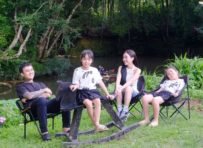 Vợ chồng Đạt G đưa các con đi du lịch sau đám cưới. Ảnh: FB Bảo Ngọc.