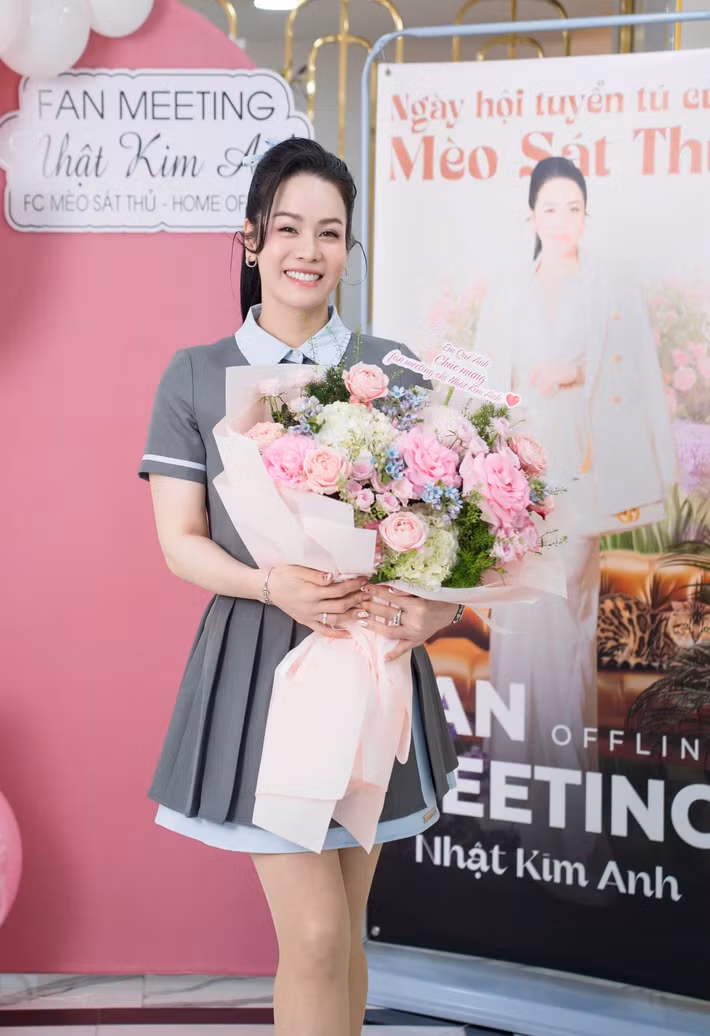 Nữ diễn viên chia sẻ trên Vietnamnet cô sẽ trở lại đóng phim khi con cứng cáp bởi vậy hiện tại tích cực tìm kiếm kịch bản hay.